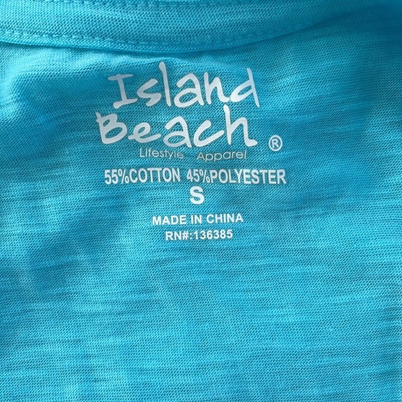 Sandy Toes and Salty Kisses Venice Beach, FL V Neck Tee Size S 🌴 - Picture 2 of 2